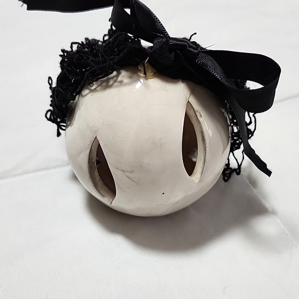 Ceramic Skull - Picture 4 of 5